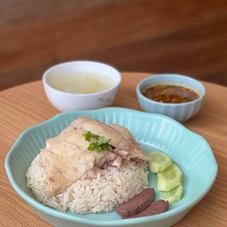 Kai Kook Groo 👍 ข้าวมันไก่ ข้าวอกไก่นุ่มซูวี (Sous Vide) ไก่ทอด น้ำจิ้มเด็ด ไก่กุ๊กกรู้ว