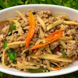 ข้าวราด ไก่สับผัดพริก หนอไม้เหลือง (ราดข้าว)