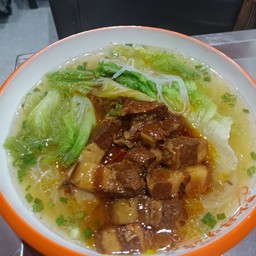 猪脚面ก๋วยเตี๋ยวหมูตุ๋น