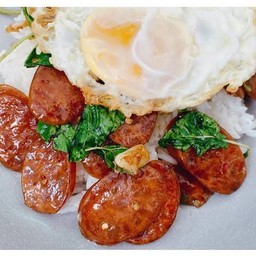 ข้าว กระเพรากุนเชียงผัดพริกแห้ง+ไข่ดาว