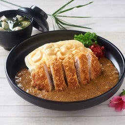 ข้าวหน้าแกงกะหรี่ไก่ทอดไข่นุ่ม+ซุป