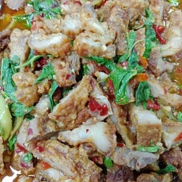 กะเพราหมูกรอบ(กับข้าว)