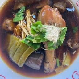ก๋วยเตี๋ยวไก่รวมทุกอย่าง(มีน่อง)