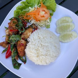 ข้าวกะเพราไก่กรอบ
