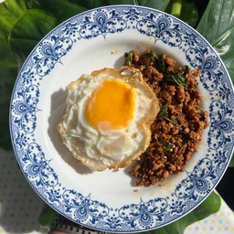 ข้าวผัดกระเพรา หมูสับ