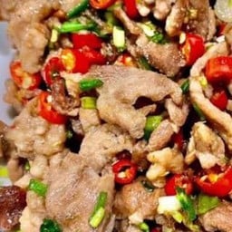 ข้าวราดพริกเกลือหมูชิ้น