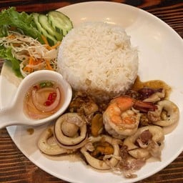 ข้าวปลาหมึกกระเทียม