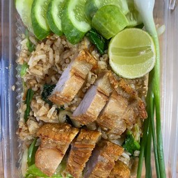 ข้าวผัดหมูกรอบ
