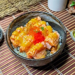 ข้าวหน้าแซลมอนเผาราดซอสมิโสะ