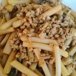 ไหลบัวผัดหมูสับ