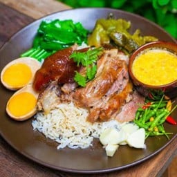 เฮียรวนข้าวขาหมูหมูแดงหมูกรอบ ซอย20มิถุนา