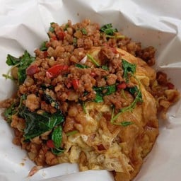 กะเพราหมูสับไข่เจียว+น้ำซุปหอมหอม