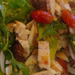 ยำหมูกรอบ