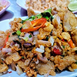 สามชั้นคั่วพริกเกลือ
