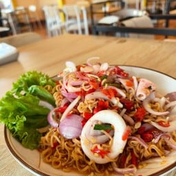 ยำร้านนี้แซ่บบอกรสได้เลยครับ