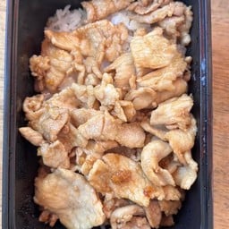 ข้าวหมูกระเทียม