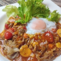 ก๋วยเตี๋ยวราดหน้าซอสโบราณ ไข่ออนเซน