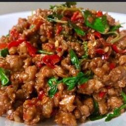 กะเพราเนื้อแองกัสดรายเอจน์