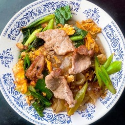 เส้นใหญ่ผัดซีอิ๊วหมู อร่อยจนคำสุดท้ายยย