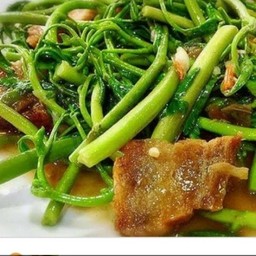 กระเฉดหมูกรอบ