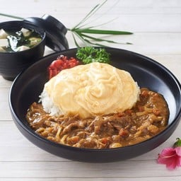 ข้าวหน้าแกงกะหรี่เนื้อสไลด์ไข่นุ่ม+ซุป