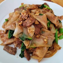 ผัดซีอิ้วหมูเส้นใหญ่