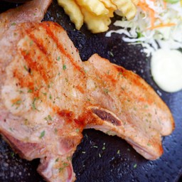 สเต็กหมูพอร์คชอป แถมฟรีชามะลิ 250ml 1ขวด