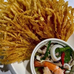 ยำเห็ดทอดกุ้งสุก
