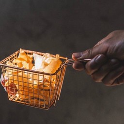 เฟรนซ์ฟรายส์ชีสดิปซอสมะเขือเทศ