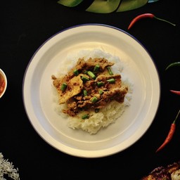 ผัดพริกแกงหมูชิ้น