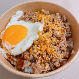 ข้าวทอดกระเทียม + ไข่ดาว
