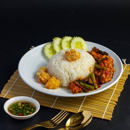 ผัดพริกแกงราดข้าว