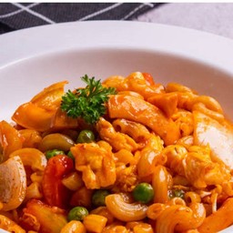 ผัดมักกะโรนีเบคอนฮอทดอก