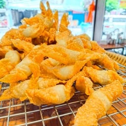 070เกี๊ยวห่อไข่แป้งบางกรอบน้ำจิ้มอร่อย!