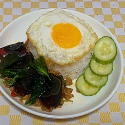 ข้าวกะเพราไข่เยี่ยวม้า+หมูสับ