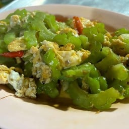 มะระผัดไข่
