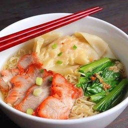 บะหมีี่เกี๊ยวหมูแดง