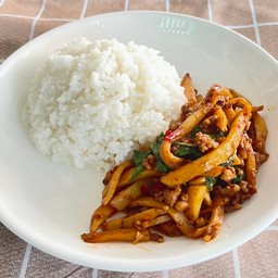 ผัดกะเพราหน่อไม้หมูสับ