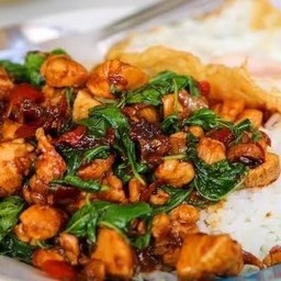 กะเพราไก่ ฟรีไข่ดาว 1 ฟอง