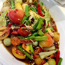 Papaya Salad With Rice Noodles And Vegetables