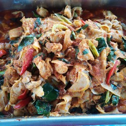ไก่ผัดหน่อไม้ดอง