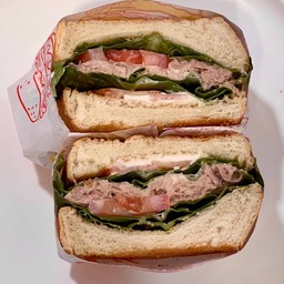 แซนวิชทูน่าสลัด