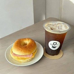 Set. Coffee + เบเกิล