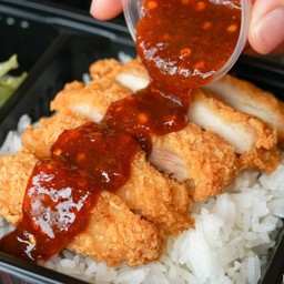 ข้าว+ไก่ทอดกะต๊าก(สะโพก)+ซอส