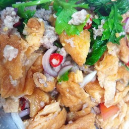 ยำไข่เจียว