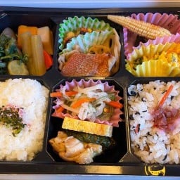 โอเบนโตะ (ข้าวกล่อง)