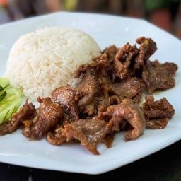 เนื้อทอดกระเทียมพริกไทย ราดข้าว