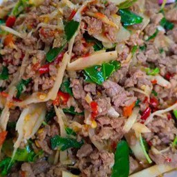 ข้าวราดกระเพราหมูหน่อไม้ดอง+ดาว(หรือไข่ต้ม)