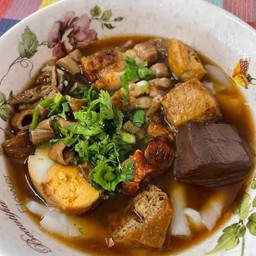 ก๋วยจั๊บน้ำข้น รสเด็ดแม่ประนอม สี่แยกสวนมะพร้าว