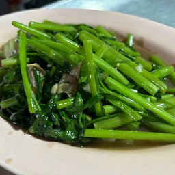 ผัดผักบุ้งปลาเค็ม